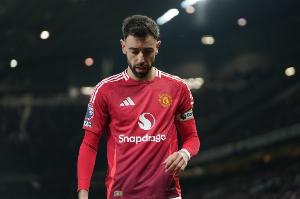 邮报：B费2月自掏腰包组织队友员工聚餐，与曼联被裁员工保持联系